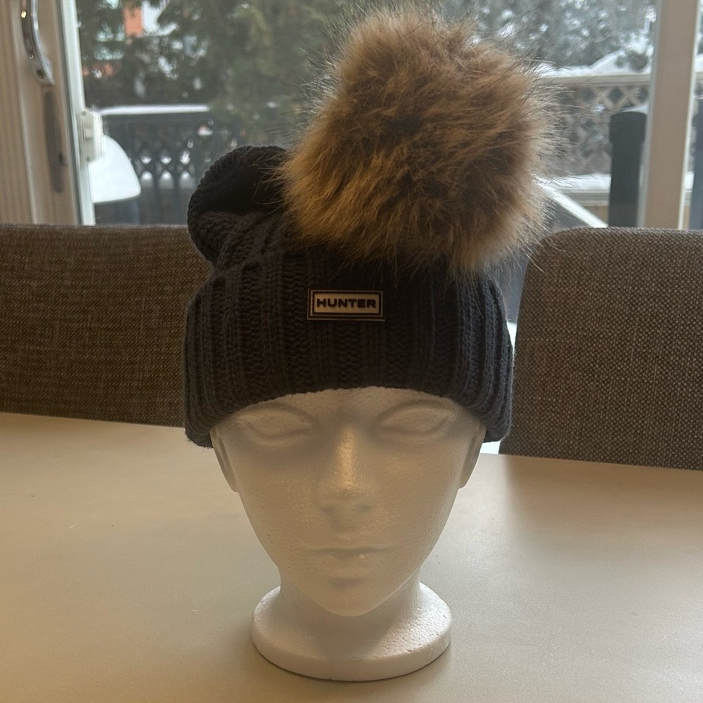 Hunter Cable  Cuff Knit Beanie in Blue/Grey with Faux fur Pom- Pom - Picture 8 of 8